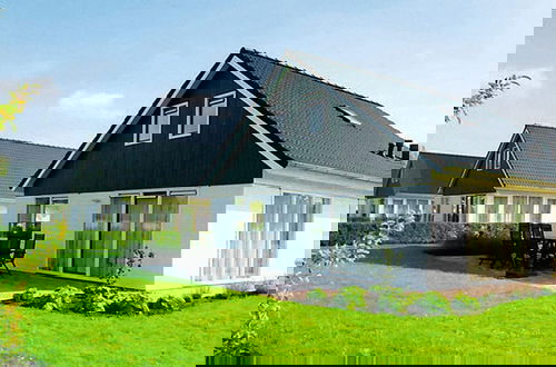 Foto 1 - Detached Villa by a Lake