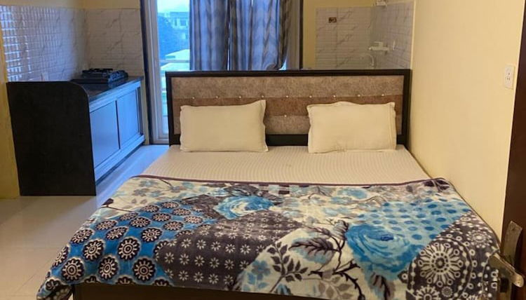 Foto 1 - 11Flowers Service Apartment By GRB