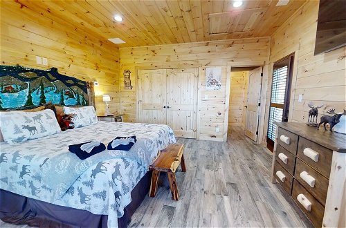 Foto 11 - Lazy Bear Lodge