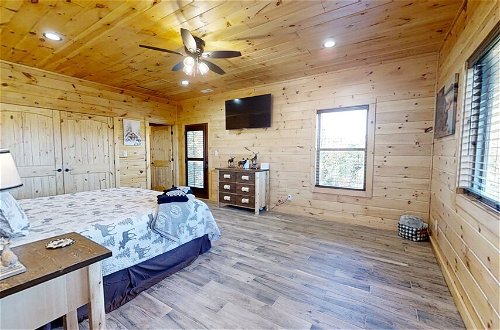 Foto 16 - Lazy Bear Lodge