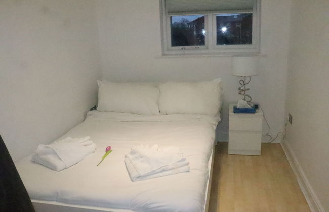 Skyline Haven Modern 2BR w/ Free Parking & 4kTV - Foto 42