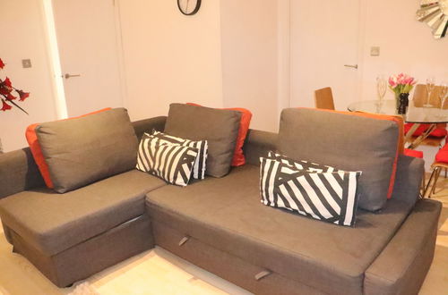 Foto 6 - Snug 2BR Apt. Free Parking 4KTV