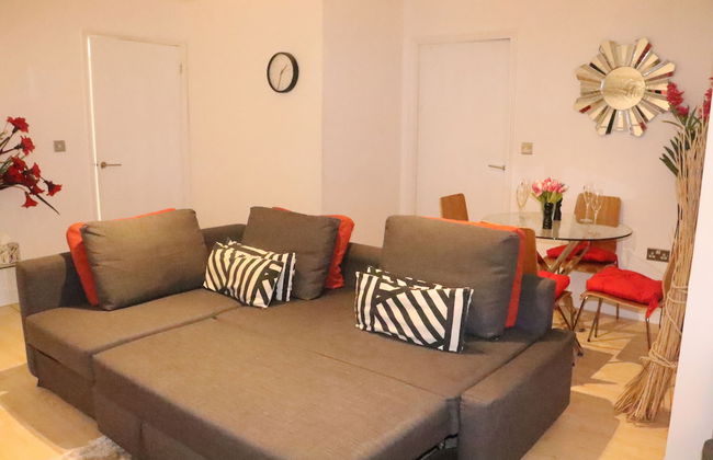 Skyline Haven Modern 2BR w/ Free Parking & 4kTV - Foto 19