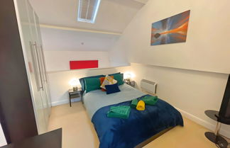 Photo 2 - Vibrant Loft Apartment in Grade II Listed Building