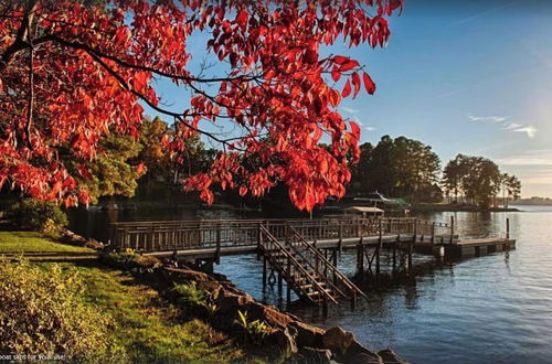 Photo 27 - Landover Lodge by Avantstay Waterfront + Dock