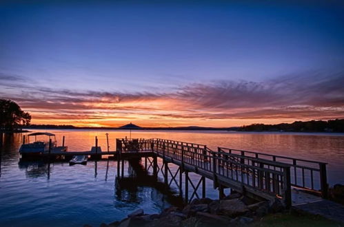 Photo 16 - Landover Lodge by Avantstay Waterfront + Dock