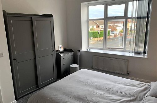 Photo 2 - Remarkable New 2-bed Apartment in Preston