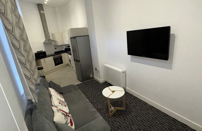Lovely 1-bed Apartment in Salford - Photo 1