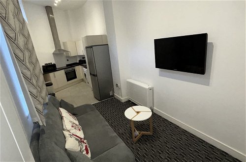 Foto 1 - Lovely 1-bed Apartment in Salford