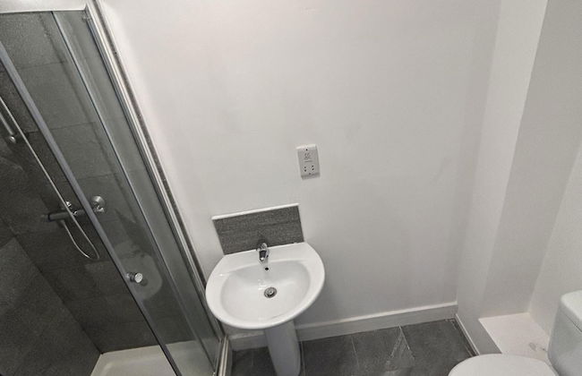 Lovely 1-bed Apartment in Salford - Photo 5