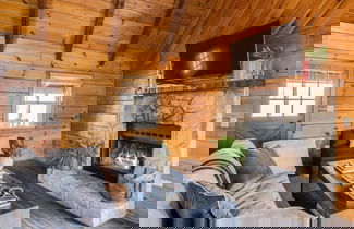 Foto 1 - Dudley III by Avantstay Cosy Mountain Home w/ Hot Tub & Great Views
