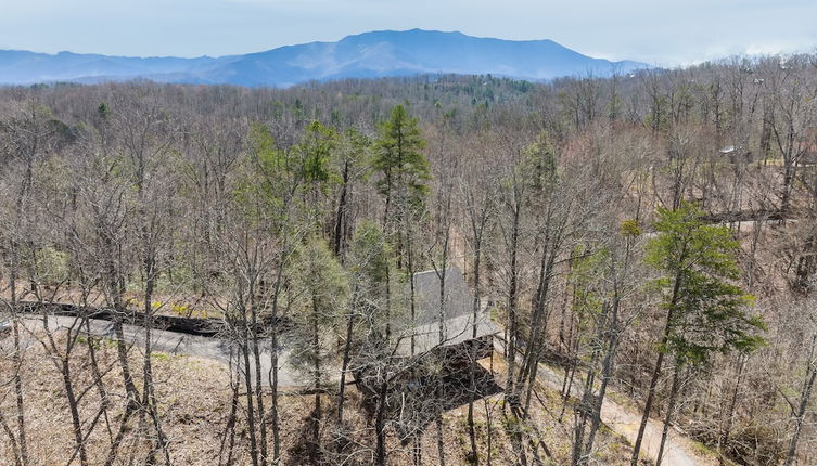 Photo 1 - Dudley II by Avantstay Comfortable Cabin w/ Hot Tub & Views