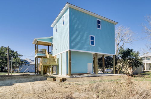 Photo 15 - Long Beach House w/ Charcoal Grill: Steps to Shore