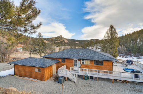 Foto 1 - Riverfront Pine Cabin w/ Hot Tub & Mountain Views