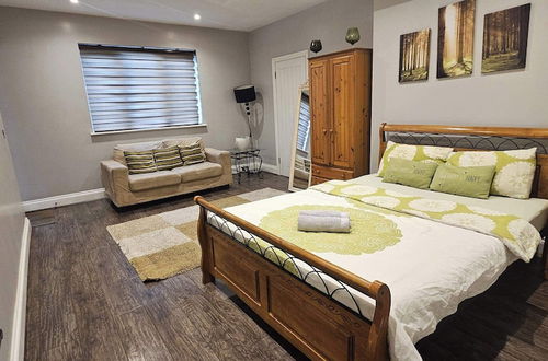 Photo 5 - Inviting 1-bed Apartment in Dartford