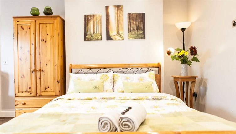 Photo 1 - Inviting 1-bed Apartment in Dartford