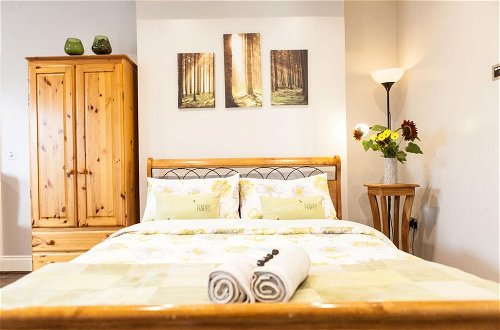 Photo 1 - Inviting 1-bed Apartment in Dartford
