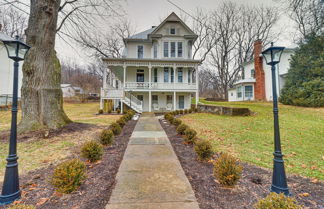 Photo 2 - Restored Virginia Victorian: 10 Mi to Harrisonburg