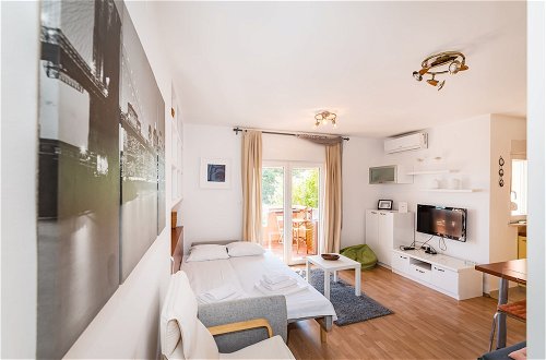 Foto 30 - Mirella Cosy Apartment With Two Bedrooms