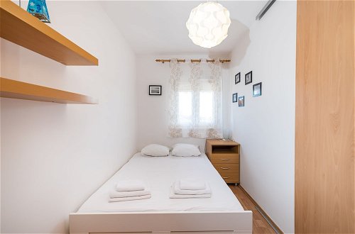 Foto 4 - Mirella Cosy Apartment With Two Bedrooms