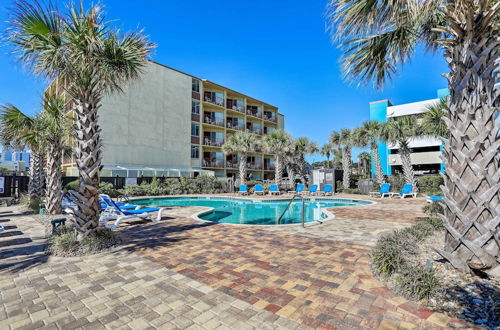 Foto 16 - Oceanfront Myrtle Beach Condo w/ Balcony & Views