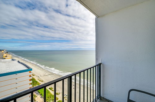 Foto 10 - Oceanfront Myrtle Beach Condo w/ Balcony & Views