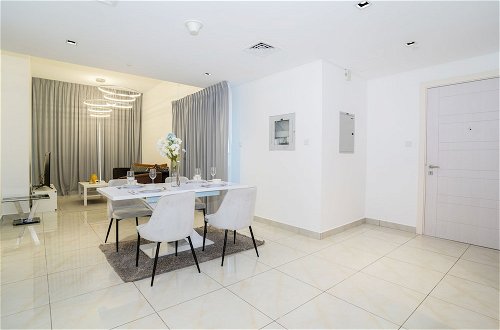 Photo 13 - Tanin - Modern Spacious 1BR Apartment With 2 Balconies