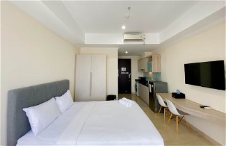 Photo 2 - Well Furnished And Cozy Studio Menteng Park Apartment