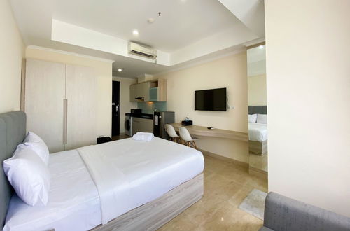 Foto 4 - Well Furnished And Cozy Studio Menteng Park Apartment