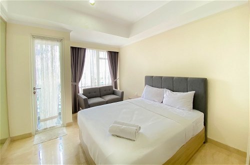 Foto 6 - Well Furnished And Cozy Studio Menteng Park Apartment