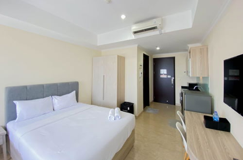Photo 3 - Well Furnished And Cozy Studio Menteng Park Apartment