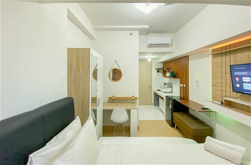Foto 5 - Enjoy Living And Homey Studio Tokyo Riverside Pik 2 Apartment