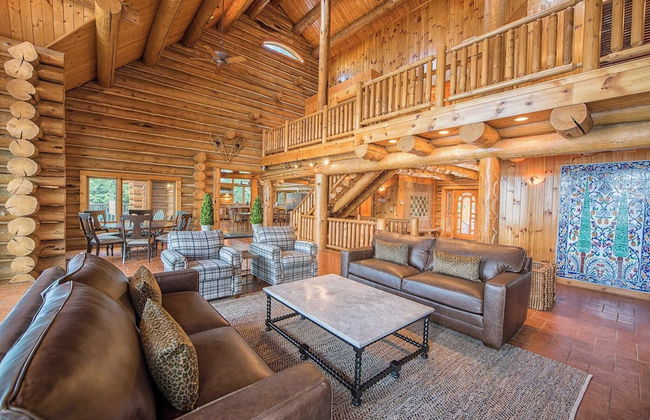 Azalea Retreat by Avantstay Sleeps 34 & Pool - Photo 15