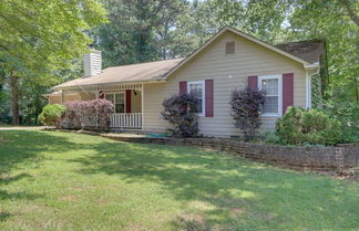 Photo 2 - Jonesboro Home w/ Screened-in Porch & Fire Pit