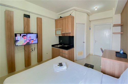 Photo 3 - Comfort Living Studio At 20Th Floor Green Pramuka City Apartment