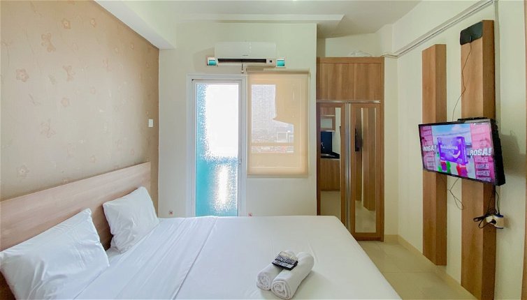 Photo 1 - Comfort Living Studio At 20Th Floor Green Pramuka City Apartment