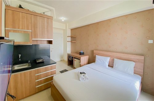 Photo 6 - Comfort Living Studio At 20Th Floor Green Pramuka City Apartment