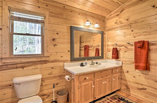 Foto 12 - Cozy Blue Ridge Cabin w/ Sauna & Trail Access