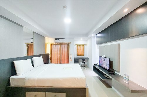 Foto 4 - Homey And Warm Studio Apartment At Mansyur Residence