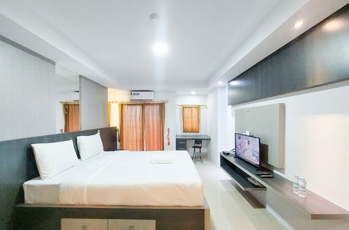 Foto 4 - Homey And Warm Studio Apartment At Mansyur Residence