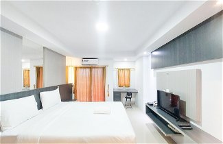 Photo 2 - Homey And Warm Studio Apartment At Mansyur Residence
