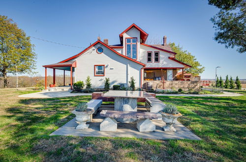 Foto 33 - Historic Atchison Farmhouse w/ Patio Near Downtown