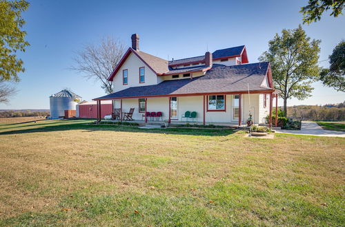 Foto 34 - Historic Atchison Farmhouse w/ Patio Near Downtown