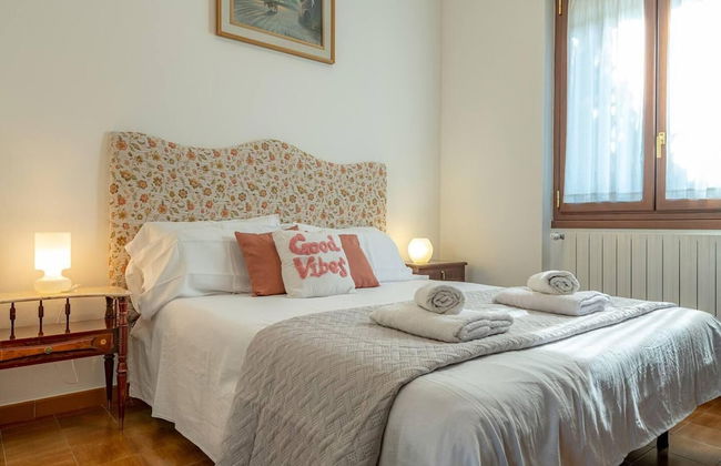 Charming 4-bed Apartment -lake Views & Balconies - Foto 4