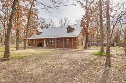 Photo 8 - Yantis Home w/ Hot Tub - Near Lake Fork Fishing