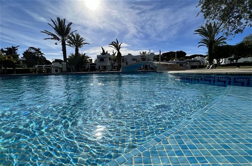 Photo 1 - Albufeira Balaia Golf Village 4 With Pool by Homin
