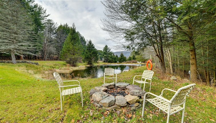 Foto 1 - Wooded Walton Home With Fire Pit & On-site Pond