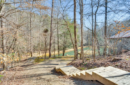 Foto 11 - Quaint Dahlonega Cabin w/ Cavenders Creek Access