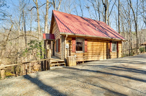 Foto 22 - Quaint Dahlonega Cabin w/ Cavenders Creek Access