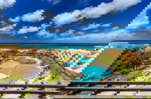 Foto 13 - Oceanfront Penthouse 4BR w Roof Top Deck w Jacuzzi Eagle Beach